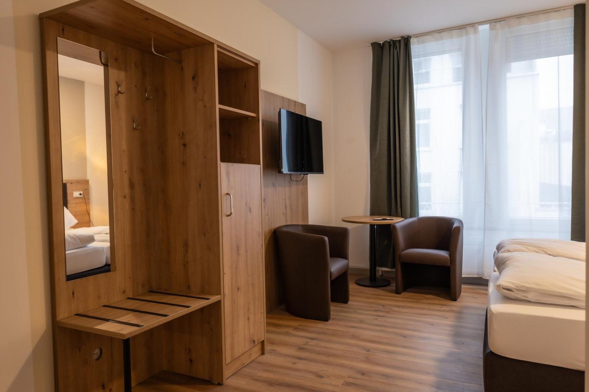 Hln Apartments Am Bahnhof Σααρμπρύκεν Εξωτερικό φωτογραφία