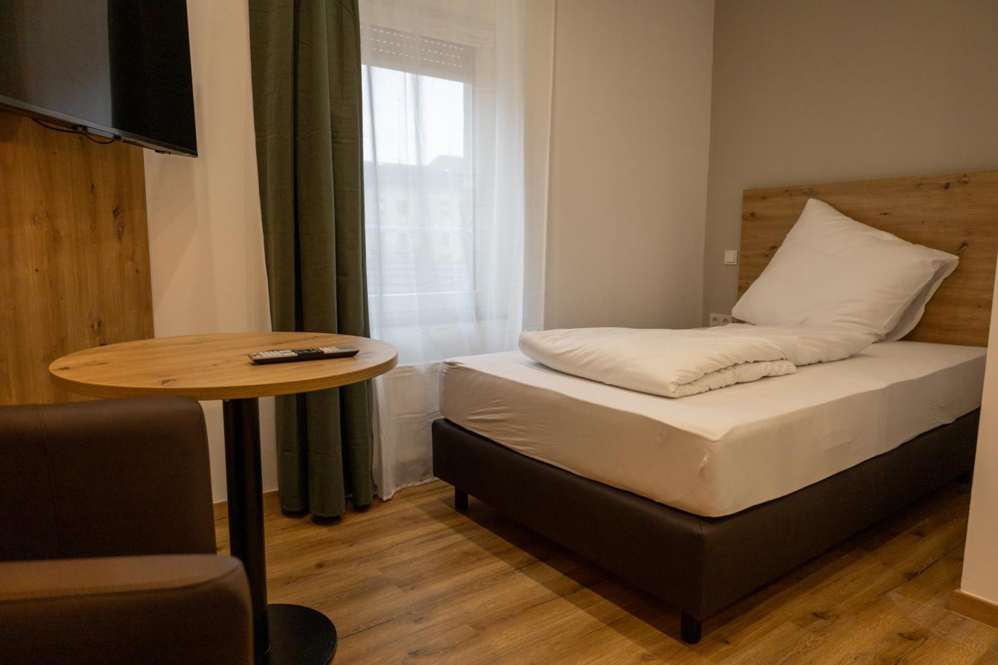Hln Apartments Am Bahnhof Σααρμπρύκεν Εξωτερικό φωτογραφία